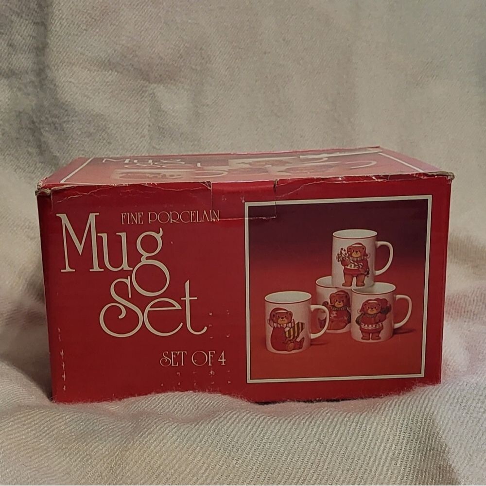 Fine Porcelain Vinatge 4pc White Christmas Theme Bear Mugs Set- Brand New In Box - Picture 5 of 7